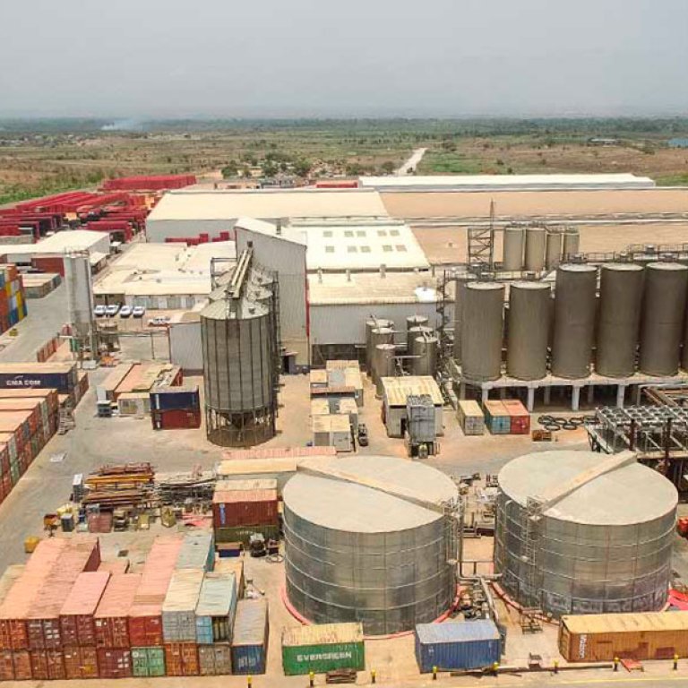 Entreprise de mise en bouteilles, Luanda, Angola