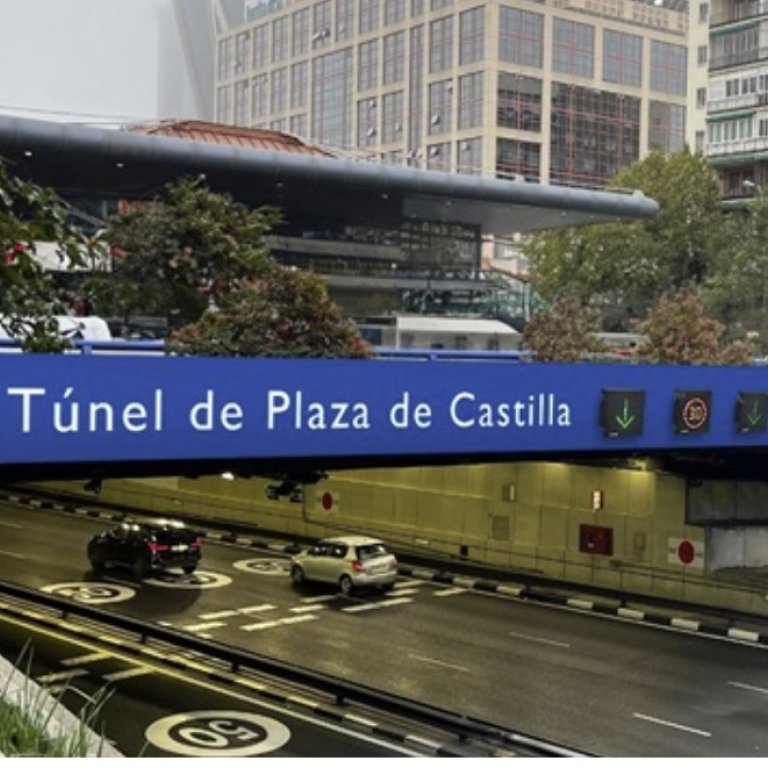 Tunnel de Plaza de Castilla, Madrid, Espagne.